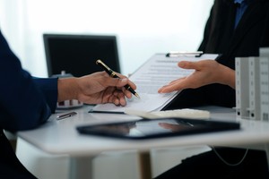 相続手続きは司法書士に頼まないで自分でできる？ 進め方や注意点を解説