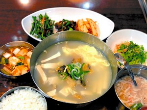 韓国で酔ったらこれを飲む　半世紀守り続ける優しいスープ