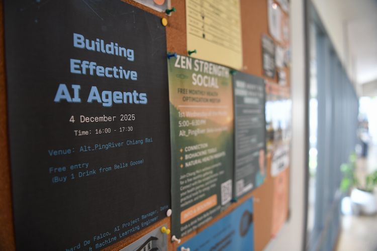 コリビング施設「Alt_PingRiver」のコワーキングスペースに貼り出されるイベント情報。デジタルノマドらの技術を高め合うワークショップが頻繁に開かれている