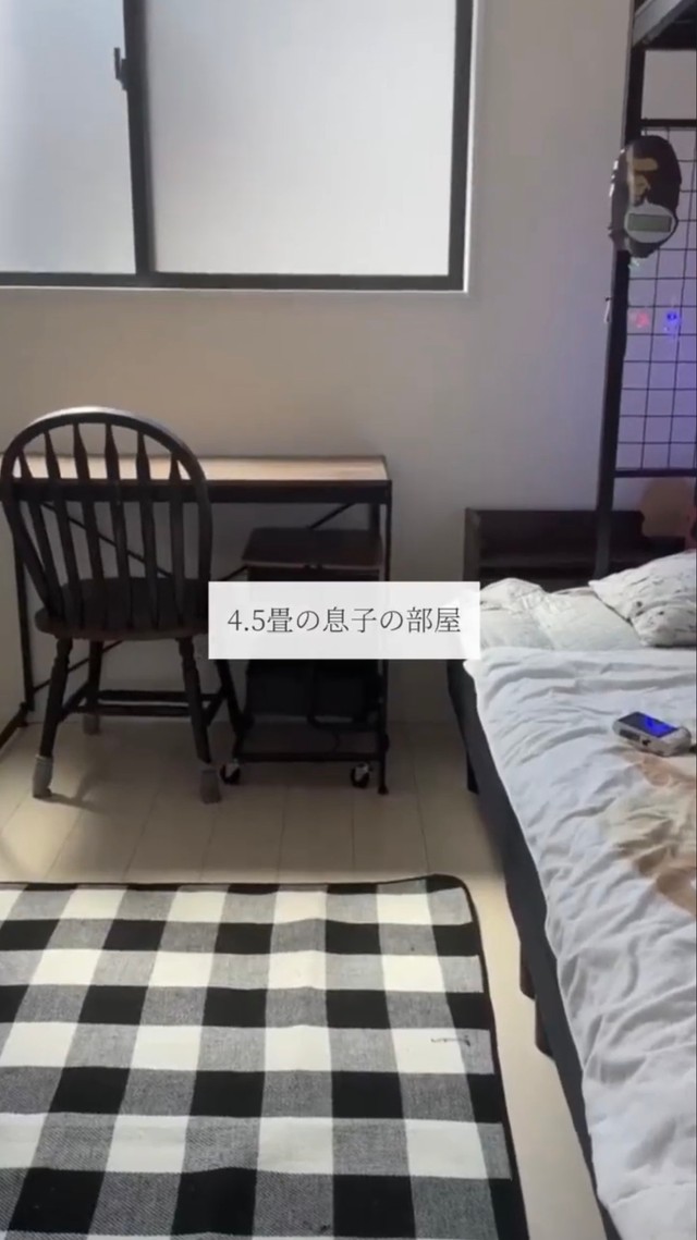  4.5畳の息子さんの部屋／ちょびろぐさん（@chobiloghome）提供