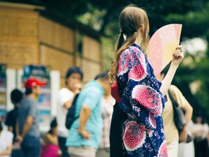 6年前の夏、同期の恋を応援すべく、夏祭りの誘いを断った