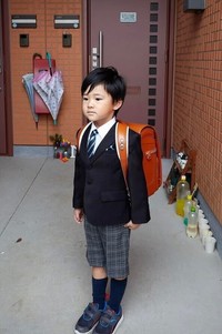 小学校入学式の日の写真／森山浩隆さん（@hogelone）提供