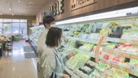 生鮮食品の保存温度の測定や総菜の材料表記などをチェック