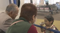 【特集】35年以上続く見送りのかたち　高松空港の見送り電話　“ガラス越し”に交わす言葉に物語あり
