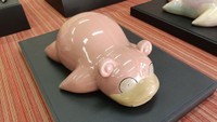 工芸展で展示された漆塗りのヤドン作品（2025年11月）