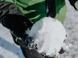 いびつな雪だるまに自分を重ねた私はお湯をかけてとかしてしまった