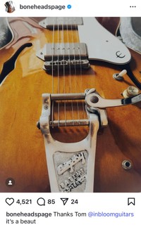 ポール・〝ボーンヘッド〟・アーサーズさんがアップしたギターの写真。木目やカラーリングが一緒です…！！