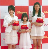 ２００８年、母の日イベントに出演した堀北真希、森迫永依、榮倉奈々