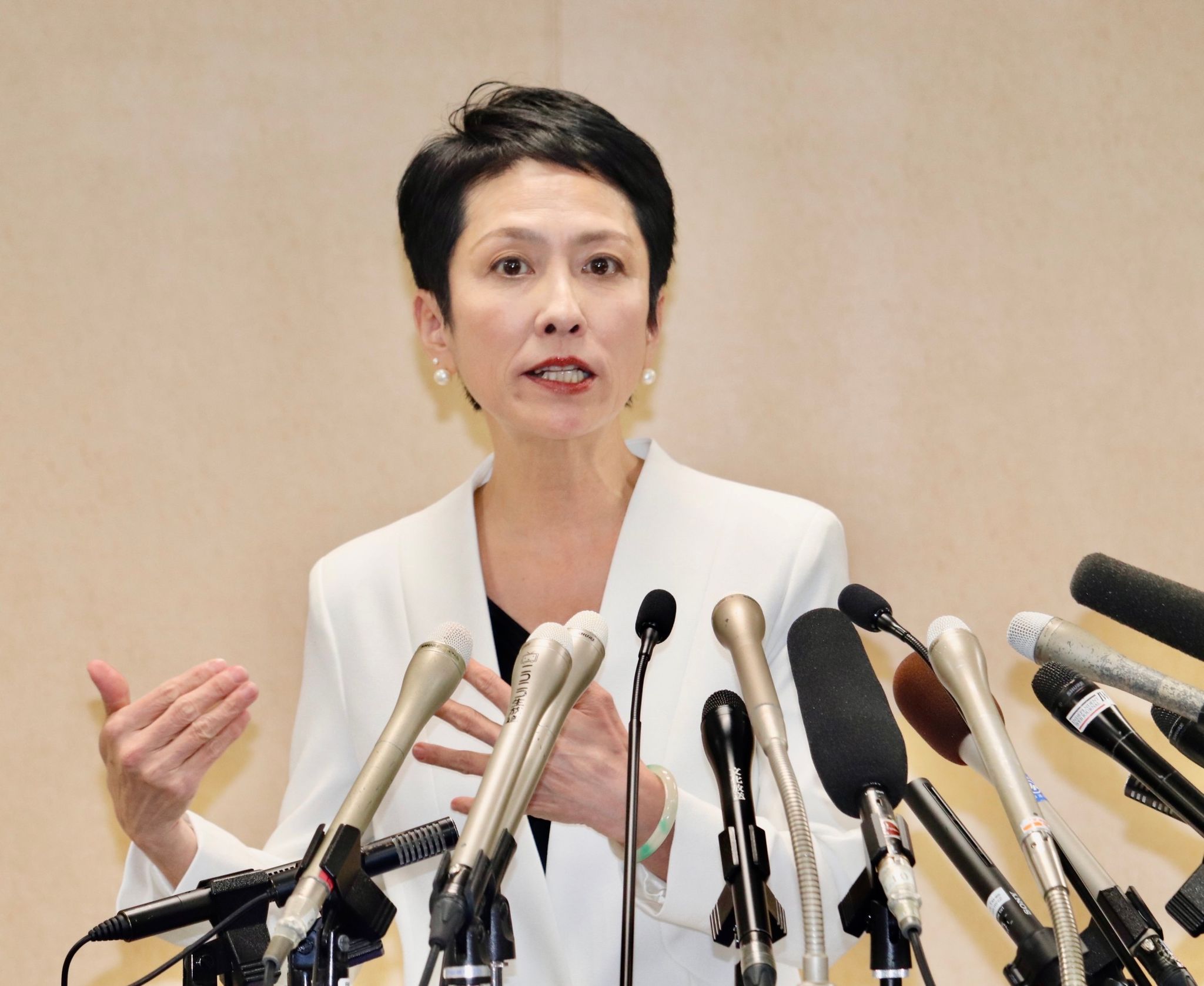 蓮舫氏都知事選出馬会見に報道陣120人殺到 小池百合子氏の学歴詐称疑惑報道に「経歴には注目しています」｜よろず〜ニュース 0528