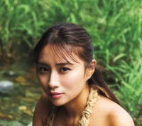 神山みれい「旬撮GIRL Vol.29」(扶桑社)より＝撮影／高橋慶佑 ヘアメイク／mahiro スタイリング／工藤沙恵（ミタケイショウ）