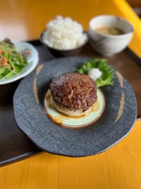 純但馬牛100%のハンバーグ