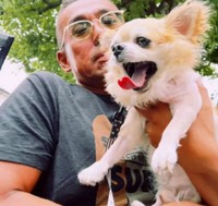 井上さんと愛犬／井上 健さん（@inouecoffee）提供