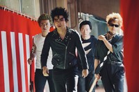 ザ・スターリンの遠藤ミチロウをモデルにした役を熱演した仲野太賀（先頭）©2026 映画『ストリート・キングダム ⾃分の⾳を鳴らせ。』製作委員会