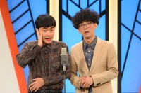 大阪に凱旋した「M-1グランプリ2025」王者のたくろう・赤木裕（左）、きむらバンド＝大阪・よしもと漫才劇場