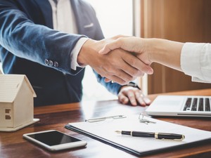 相続した不動産を3年以内に売却したら税金はどうなる？損をしないための対策や特別控除も紹介