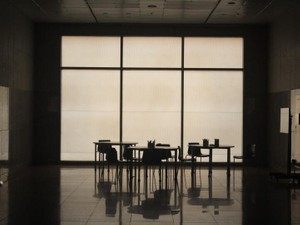 黒いスーツに黒いパンプスに黒い髪。「気持ち悪い」と思った就活