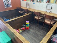 子どもって狭いところで遊ぶの好きですよね（提供：『喫茶ミントの壁』さん）