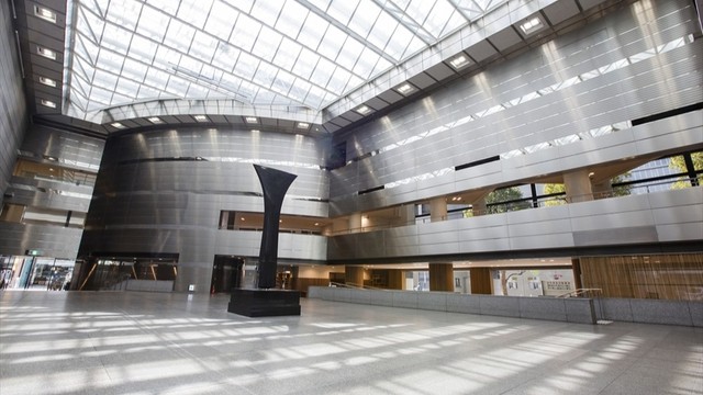 エントランスホール　高松市美術館提供