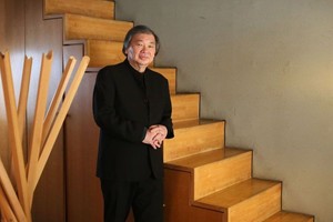 「人は建築のせいで死ぬ」紙管を使った間仕切りを考案　坂茂さんが考える建築家の使命