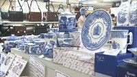 気品あふれる品が勢ぞろい　岡山市で英国展…王室の成婚・生誕記念の品も