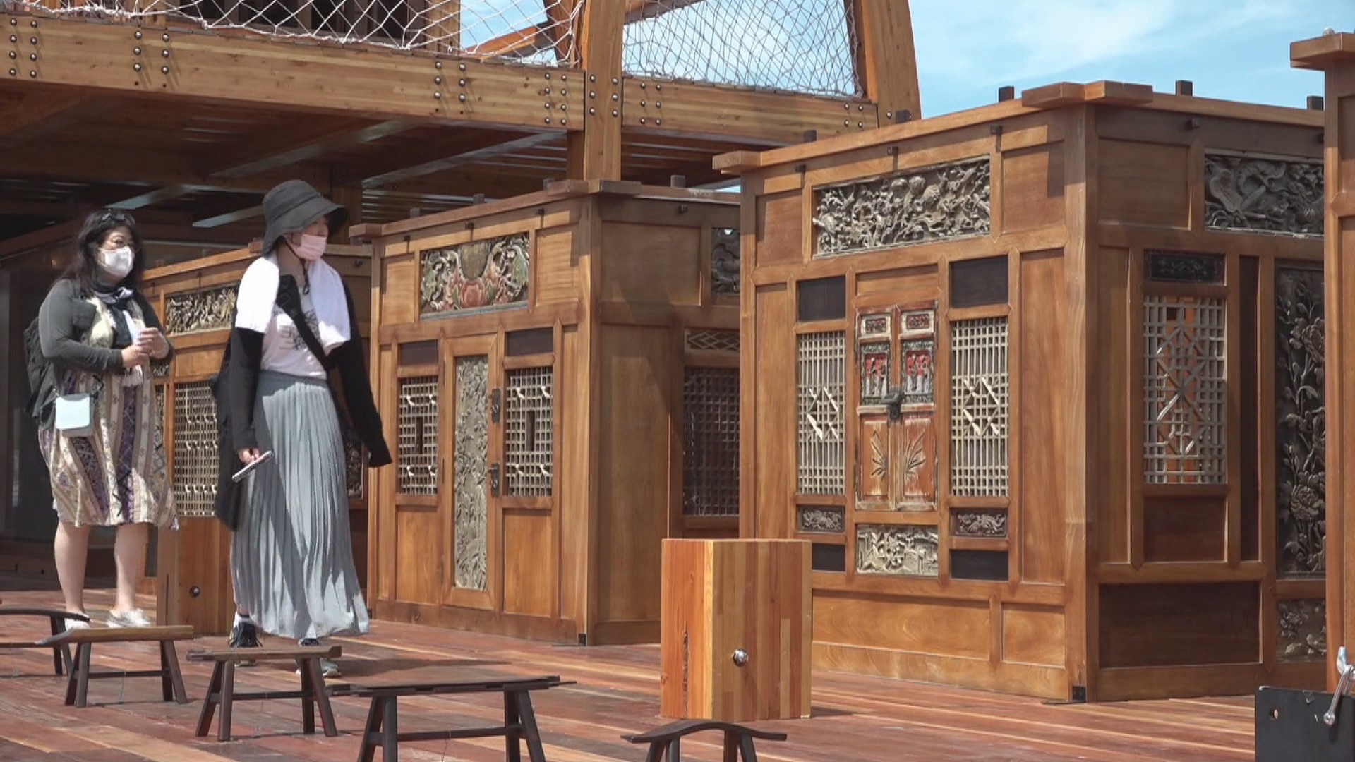 瀬戸芸」港に浮かぶ家具のオブジェ 香川 | KSBニュース | KSB瀬戸内海放送