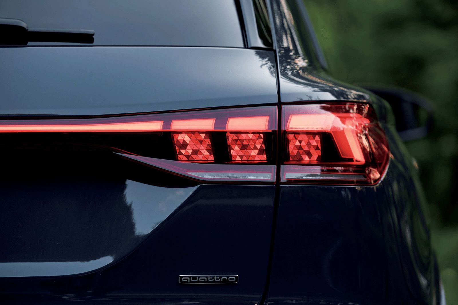 04_Q6-e-tron_lighting_Media-test-drive-(2)