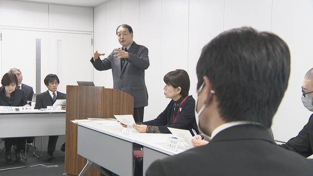 識字調査の結果を報告する国立国語研究所の野山広 准教授