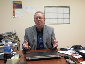 批判ものともせず、「敵」のリベラル紙に書く保守コラム