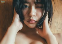 すみぽん（高倉菫）さんの写真集「すみぽん1st写真集『offcourt』」（撮影：東京祐）