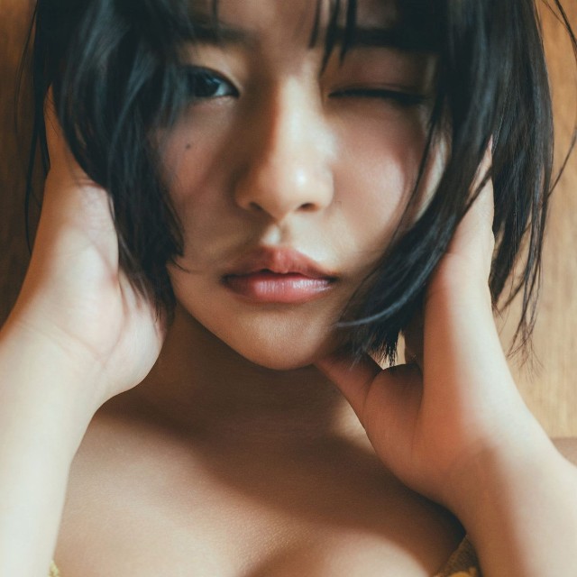 すみぽん（高倉菫）さんの写真集「すみぽん1st写真集『offcourt』」（撮影：東京祐）