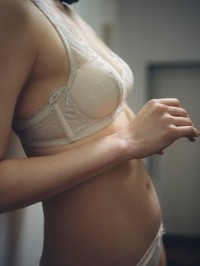 ランジェリーブランド「ランジェリーク」の着用モデルをつとめた宮下今日子