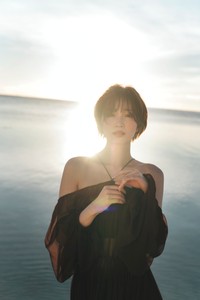 岡崎紗絵『2nd写真集』 撮影:田形千紘(C)宝島社 