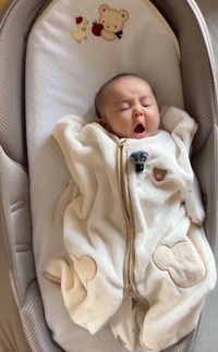 可愛らしいあくびで目覚めたぷぷちゃん（提供：@baby_pp_asmrさん）
