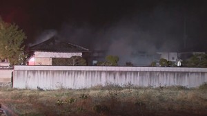 【速報】木造平屋建ての住宅から出火　住人1人と連絡取れず　宮城・亘理町