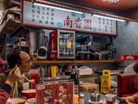 初香港・初相席ランチ。おじさんの「ニカッ」に心をグッとつかまれた