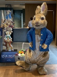 映画「ピーターラビット2／バーナバスの誘惑」公開を記念した「JW マリオット・ホテル奈良」のアフタヌーンティーブッフェ（提供）