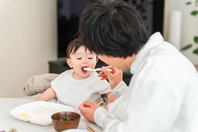 育休中は食事の世話も担当　※画像はイメージです（buritora@stock.adobe.com）