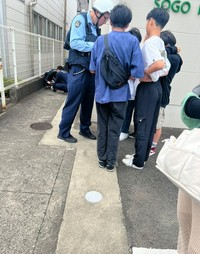 現場に駆け付けた警察官（猫の道草さん提供、Instagramよりキャプチャ撮影））