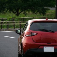 田舎道のドライブ　※画像はイメージです（ xiaosan/stock.adobe.com）