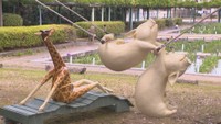 かわつ花菖蒲園　坂出在住の彫刻作家の作品も（2024年）