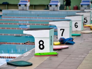 スクール水着へのニヤけ顔、職員室に直訴。その時、体育教師は