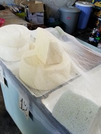 とにかく乳製品が豊富で美味しい＝荻野恭子さん提供