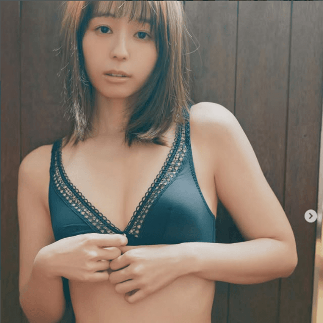 「FLASH」（26年8月25日発売号）に登場した小池里奈のオフショット　本人のインスタグラム（@koike_rina_93）より