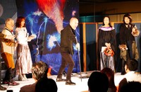 木刀を振り「抹殺！」と決めぜりふを言い放った栗原敏＝都内