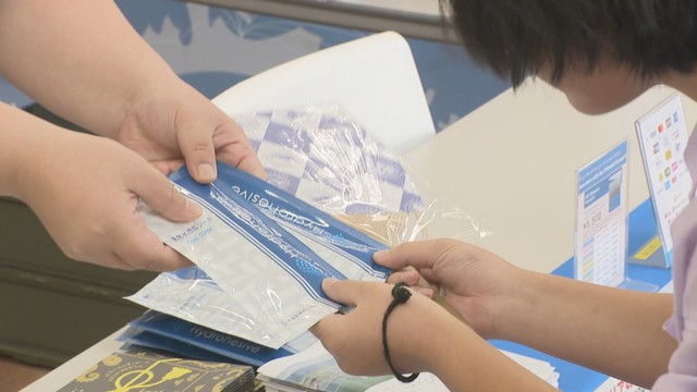 瀬戸内国際芸術祭2025夏会期で配布した冷却シート（2025年8月）