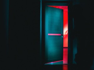 核心には触れない、ギリギリの距離。男友達とカラオケで朝を待った日