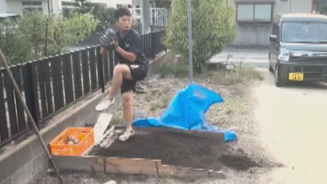 野球経験ゼロの父・豊さんが自宅に作ったお手製マウンド