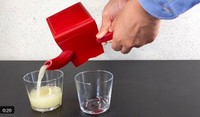 1つ目のグラスには白い液体が…（gangi-manさん提供）