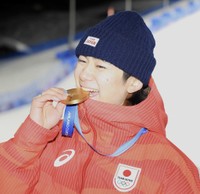ミラノ・コルティナ五輪　男子スノーボードハーフパイプの金メダルを味わう戸塚優斗