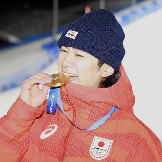 ミラノ・コルティナ五輪　男子スノーボードハーフパイプの金メダルを味わう戸塚優斗